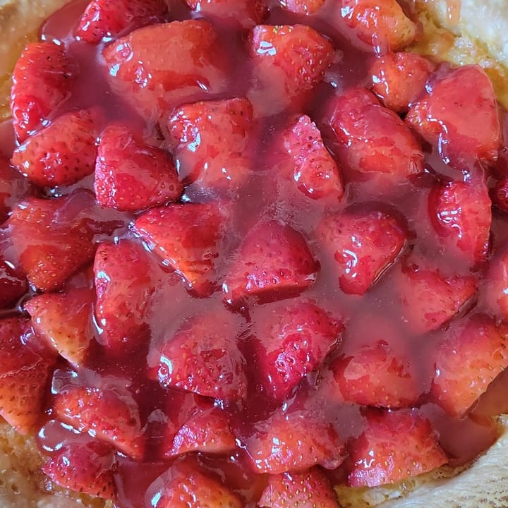 Picture of a strawberry pie.